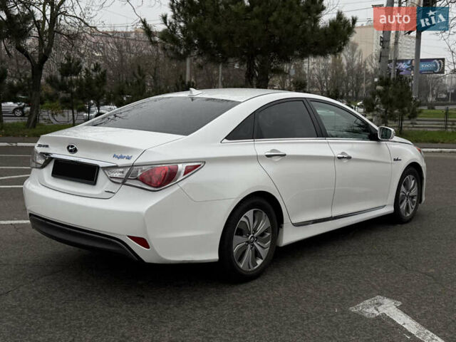 Белый Хендай Соната, объемом двигателя 2.36 л и пробегом 150 тыс. км за 10300 $, фото 15 на Automoto.ua