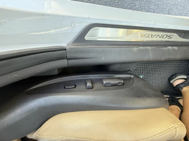 Белый Хендай Соната, объемом двигателя 2.4 л и пробегом 368 тыс. км за 7900 $, фото 19 на Automoto.ua