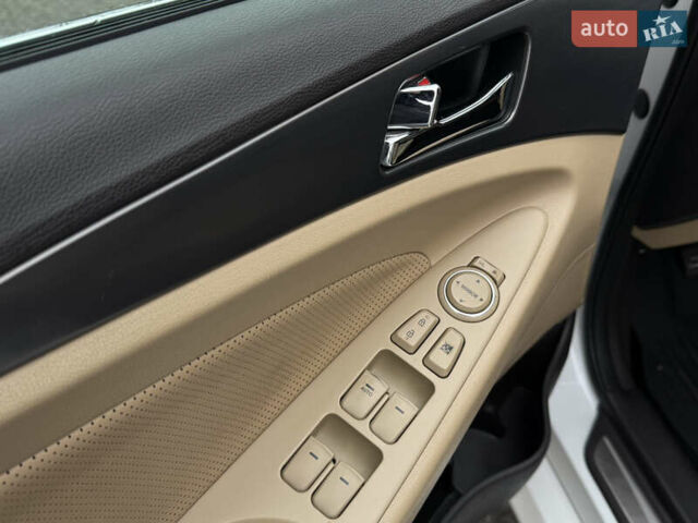 Белый Хендай Соната, объемом двигателя 2.36 л и пробегом 150 тыс. км за 10300 $, фото 18 на Automoto.ua