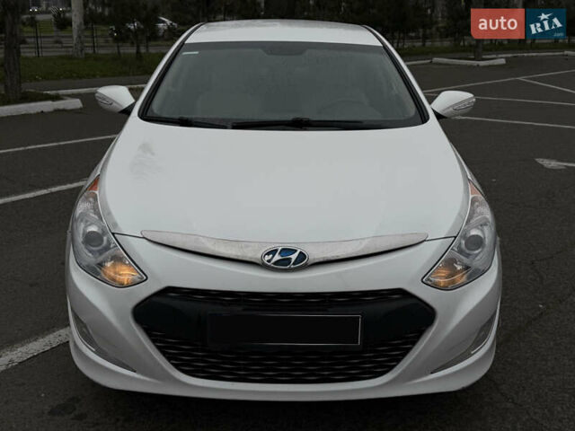 Белый Хендай Соната, объемом двигателя 2.36 л и пробегом 150 тыс. км за 10300 $, фото 10 на Automoto.ua