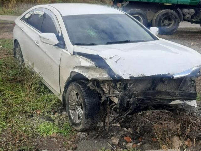 Хендай Соната 2013 в Буче на Automoto.ua Белый Хендай Соната, объемом двигателя 2 л и пробегом 115 тыс. км за 3800 $, фото 2 на Automoto.ua