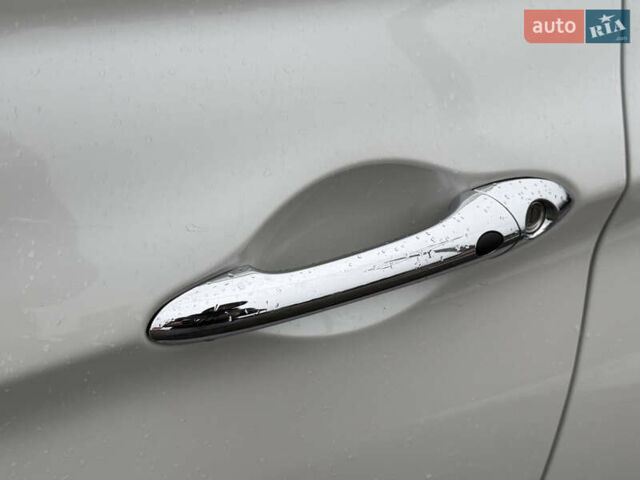 Белый Хендай Соната, объемом двигателя 2.36 л и пробегом 150 тыс. км за 10300 $, фото 6 на Automoto.ua