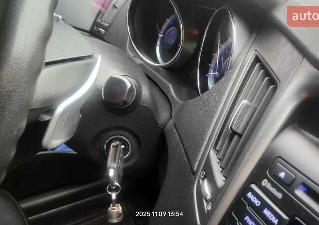 Белый Хендай Соната, объемом двигателя 2 л и пробегом 208 тыс. км за 8500 $, фото 16 на Automoto.ua