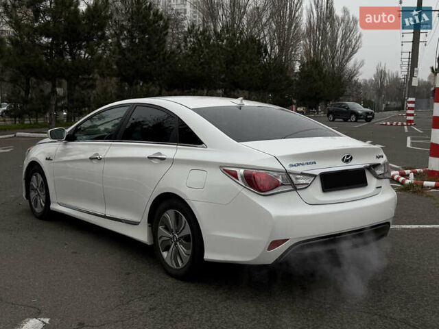 Белый Хендай Соната, объемом двигателя 2.36 л и пробегом 150 тыс. км за 10300 $, фото 14 на Automoto.ua