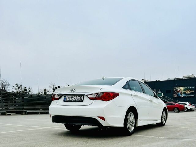 Белый Хендай Соната, объемом двигателя 2.4 л и пробегом 168 тыс. км за 7000 $, фото 1 на Automoto.ua