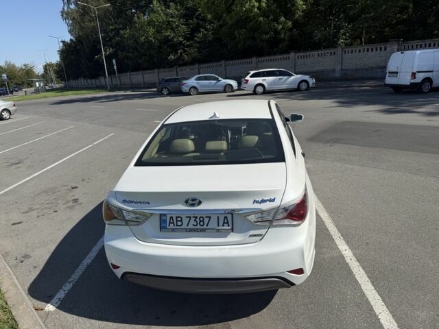 Белый Хендай Соната, объемом двигателя 2.4 л и пробегом 368 тыс. км за 7900 $, фото 6 на Automoto.ua