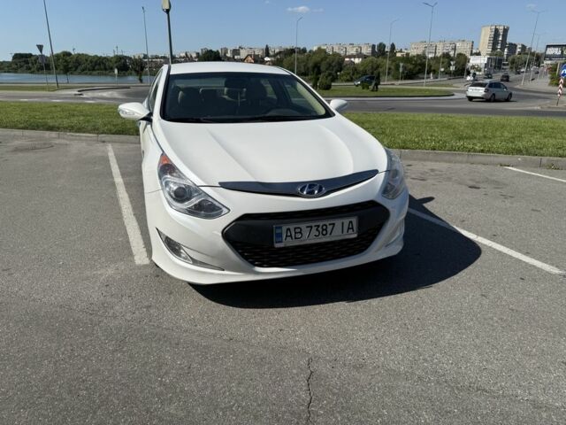 Белый Хендай Соната, объемом двигателя 2.4 л и пробегом 368 тыс. км за 7900 $, фото 3 на Automoto.ua