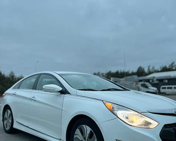 Белый Хендай Соната, объемом двигателя 2.4 л и пробегом 180 тыс. км за 9500 $, фото 3 на Automoto.ua