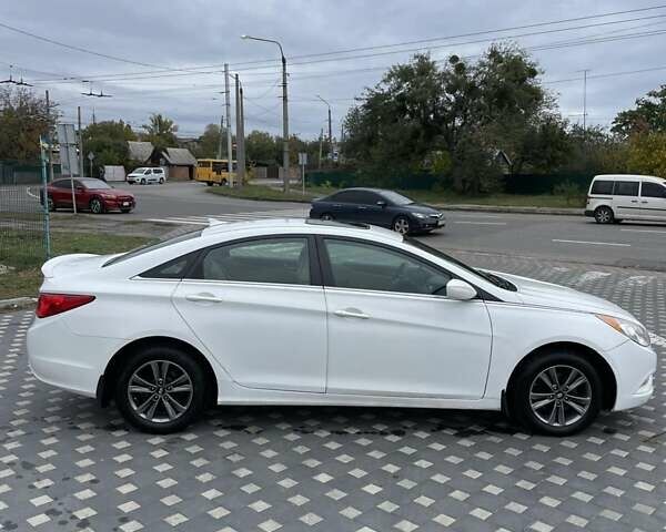 Белый Хендай Соната, объемом двигателя 2.36 л и пробегом 100 тыс. км за 9700 $, фото 5 на Automoto.ua