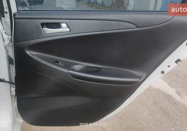 Белый Хендай Соната, объемом двигателя 2 л и пробегом 208 тыс. км за 8500 $, фото 21 на Automoto.ua