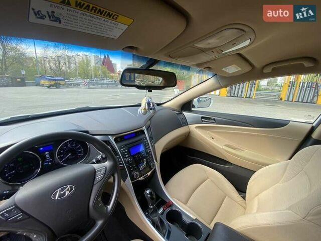 Хендай Соната 2013 в Киеве на Automoto.ua Белый Хендай Соната, объемом двигателя 2.4 л и пробегом 248 тыс. км за 10150 $, фото 15 на Automoto.ua
