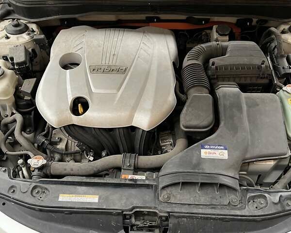 Белый Хендай Соната, объемом двигателя 2.36 л и пробегом 209 тыс. км за 10800 $, фото 9 на Automoto.ua