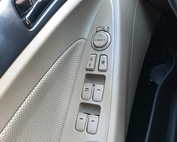 Білий Хендай Соната, об'ємом двигуна 2.4 л та пробігом 170 тис. км за 10501 $, фото 17 на Automoto.ua
