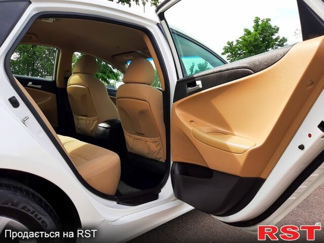 Білий Хендай Соната, об'ємом двигуна 2.4 л та пробігом 230 тис. км за 7000 $, фото 5 на Automoto.ua