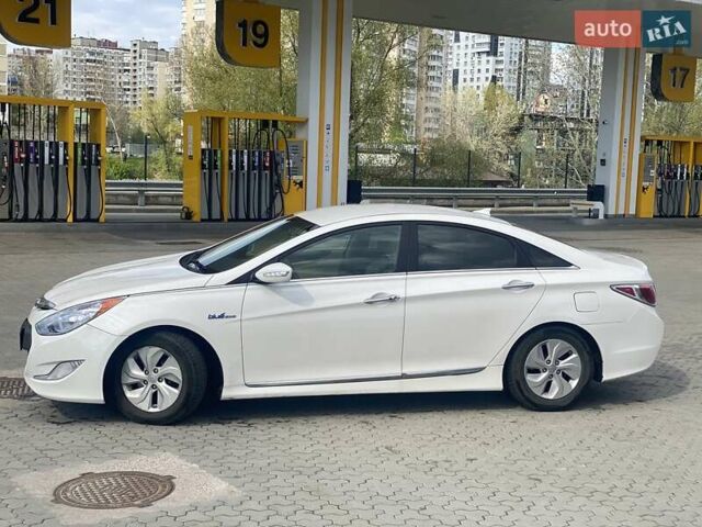 Хендай Соната 2013 в Киеве на Automoto.ua Белый Хендай Соната, объемом двигателя 2.4 л и пробегом 248 тыс. км за 10150 $, фото 3 на Automoto.ua
