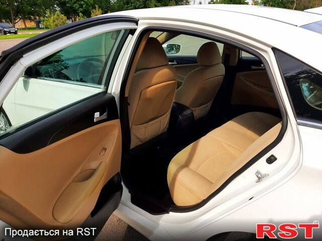 Білий Хендай Соната, об'ємом двигуна 2.4 л та пробігом 230 тис. км за 7000 $, фото 6 на Automoto.ua