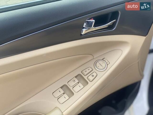 Хендай Соната 2013 в Киеве на Automoto.ua Белый Хендай Соната, объемом двигателя 2.4 л и пробегом 248 тыс. км за 10150 $, фото 16 на Automoto.ua