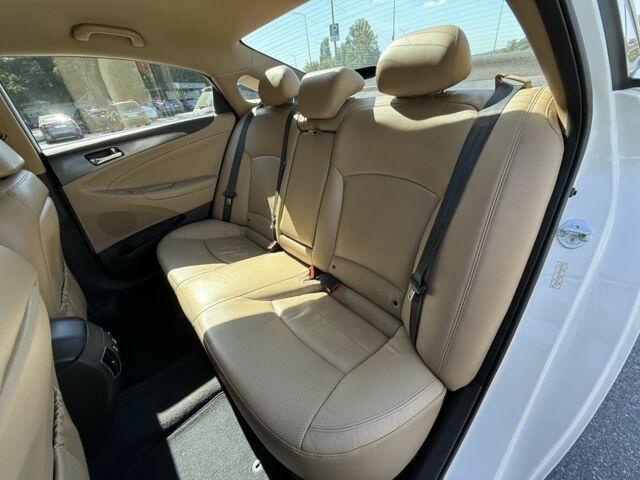 Белый Хендай Соната, объемом двигателя 2.4 л и пробегом 368 тыс. км за 7900 $, фото 16 на Automoto.ua