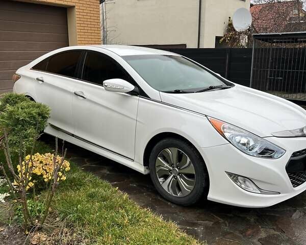 Белый Хендай Соната, объемом двигателя 2.36 л и пробегом 209 тыс. км за 10800 $, фото 2 на Automoto.ua