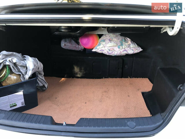 Білий Хендай Соната, об'ємом двигуна 2.4 л та пробігом 170 тис. км за 10501 $, фото 7 на Automoto.ua