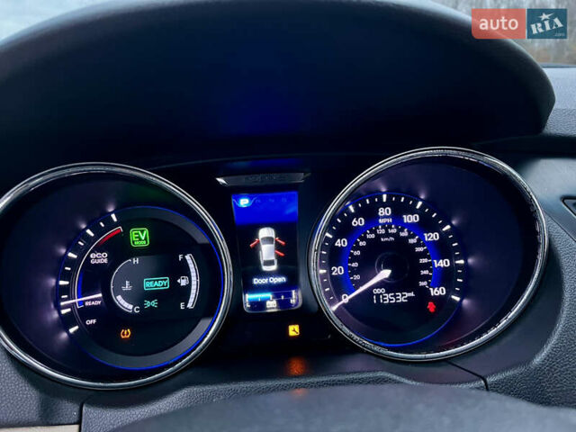 Белый Хендай Соната, объемом двигателя 2.4 л и пробегом 180 тыс. км за 9500 $, фото 5 на Automoto.ua