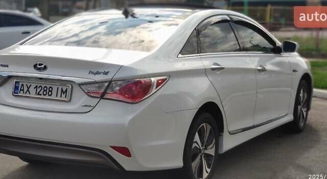 Білий Хендай Соната, об'ємом двигуна 2.4 л та пробігом 365 тис. км за 9700 $, фото 16 на Automoto.ua