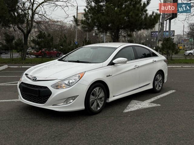 Белый Хендай Соната, объемом двигателя 2.36 л и пробегом 150 тыс. км за 10300 $, фото 12 на Automoto.ua