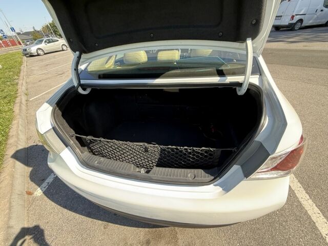 Белый Хендай Соната, объемом двигателя 2.4 л и пробегом 368 тыс. км за 7900 $, фото 9 на Automoto.ua