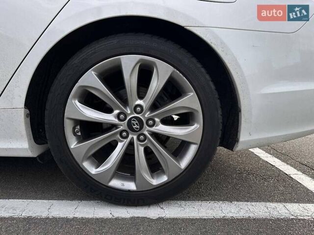 Белый Хендай Соната, объемом двигателя 2.36 л и пробегом 153 тыс. км за 9200 $, фото 10 на Automoto.ua