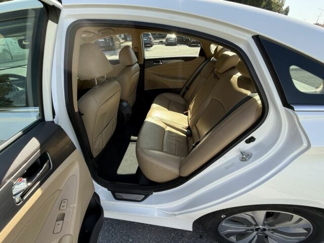 Белый Хендай Соната, объемом двигателя 2.4 л и пробегом 368 тыс. км за 7900 $, фото 12 на Automoto.ua