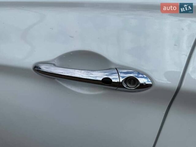 Білий Хендай Соната, об'ємом двигуна 2.36 л та пробігом 222 тис. км за 7700 $, фото 1 на Automoto.ua