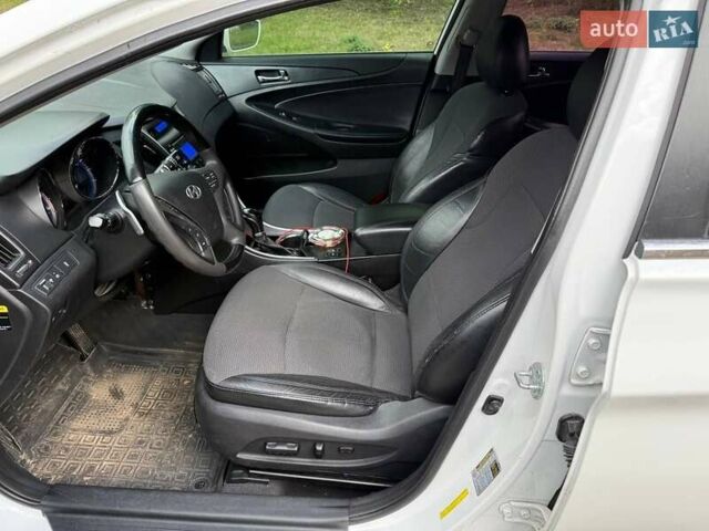 Білий Хендай Соната, об'ємом двигуна 2.36 л та пробігом 222 тис. км за 7700 $, фото 10 на Automoto.ua