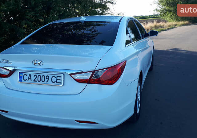 Белый Хендай Соната, объемом двигателя 2.4 л и пробегом 170 тыс. км за 7900 $, фото 5 на Automoto.ua