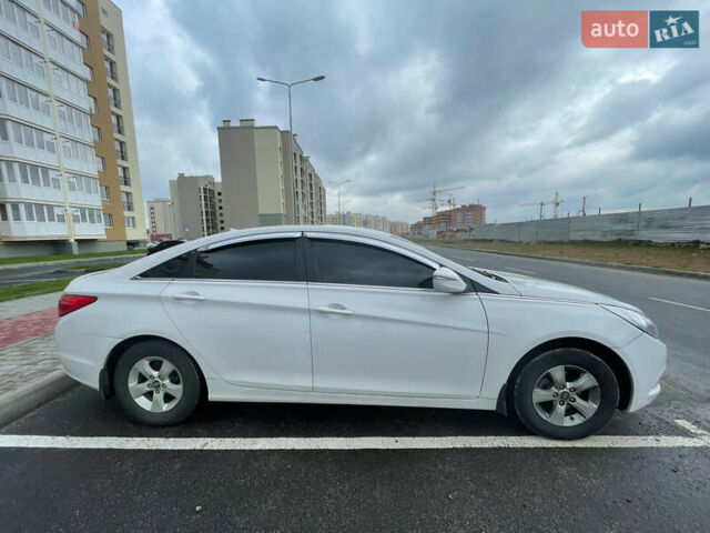 Хендай Соната 2013 в Виннице на Automoto.ua Белый Хендай Соната, объемом двигателя 2 л и пробегом 128 тыс. км за 9100 $, фото 2 на Automoto.ua