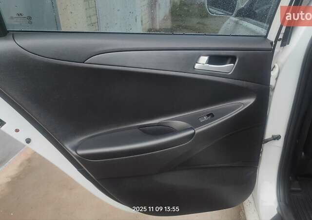 Белый Хендай Соната, объемом двигателя 2 л и пробегом 208 тыс. км за 8500 $, фото 20 на Automoto.ua