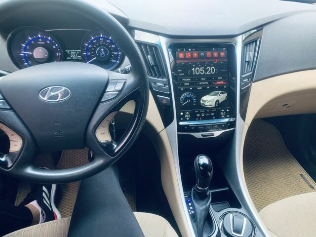 Белый Хендай Соната, объемом двигателя 2.4 л и пробегом 160 тыс. км за 9500 $, фото 7 на Automoto.ua