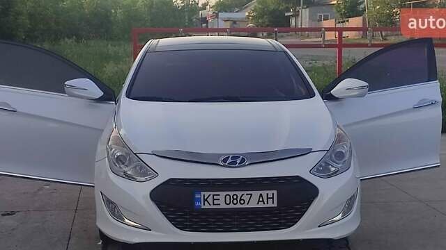 Белый Хендай Соната, объемом двигателя 2 л и пробегом 140 тыс. км за 13000 $, фото 2 на Automoto.ua