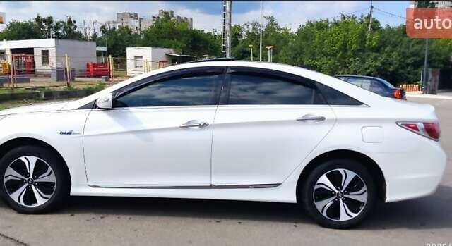 Білий Хендай Соната, об'ємом двигуна 2.4 л та пробігом 365 тис. км за 9700 $, фото 14 на Automoto.ua