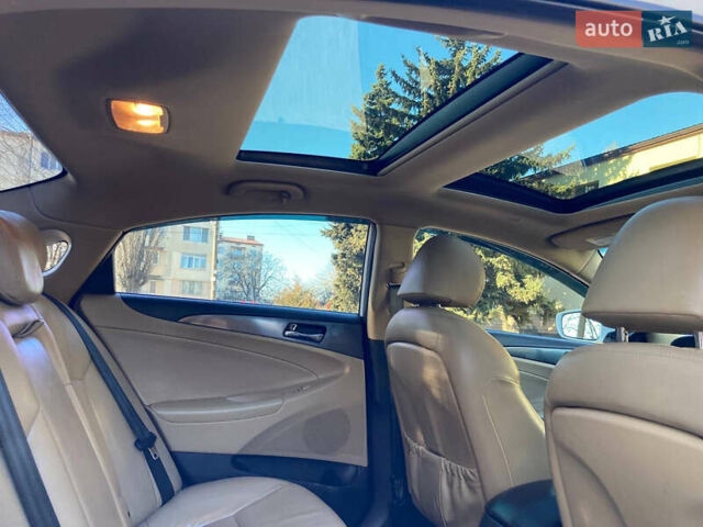 Білий Хендай Соната, об'ємом двигуна 2.4 л та пробігом 170 тис. км за 10501 $, фото 24 на Automoto.ua