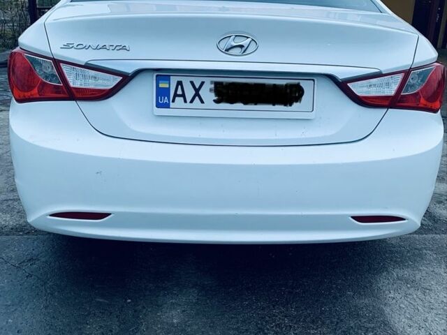 Белый Хендай Соната, объемом двигателя 2.4 л и пробегом 160 тыс. км за 9500 $, фото 2 на Automoto.ua