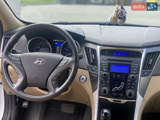 Хендай Соната 2013 в Киеве на Automoto.ua Белый Хендай Соната, объемом двигателя 2.4 л и пробегом 248 тыс. км за 10150 $, фото 14 на Automoto.ua