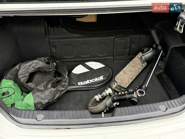 Белый Хендай Соната, объемом двигателя 2.36 л и пробегом 150 тыс. км за 10300 $, фото 30 на Automoto.ua