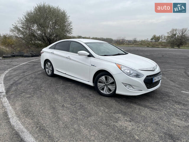 Белый Хендай Соната, объемом двигателя 2.36 л и пробегом 150 тыс. км за 9700 $, фото 6 на Automoto.ua