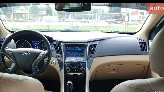 Білий Хендай Соната, об'ємом двигуна 2.4 л та пробігом 365 тис. км за 9700 $, фото 7 на Automoto.ua