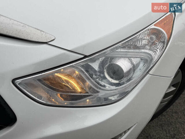 Белый Хендай Соната, объемом двигателя 2.36 л и пробегом 150 тыс. км за 10300 $, фото 3 на Automoto.ua