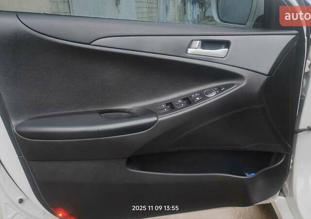 Белый Хендай Соната, объемом двигателя 2 л и пробегом 208 тыс. км за 8500 $, фото 19 на Automoto.ua