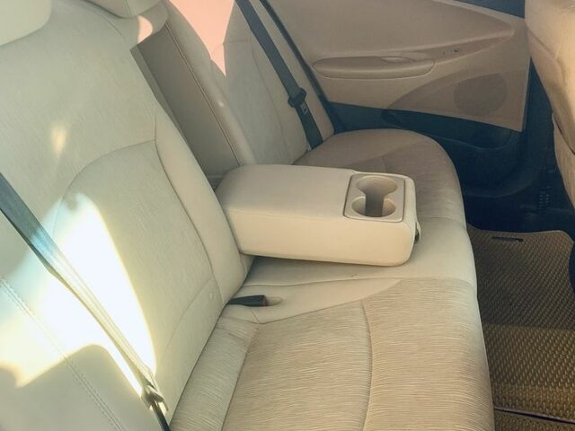 Белый Хендай Соната, объемом двигателя 2.4 л и пробегом 160 тыс. км за 9500 $, фото 4 на Automoto.ua