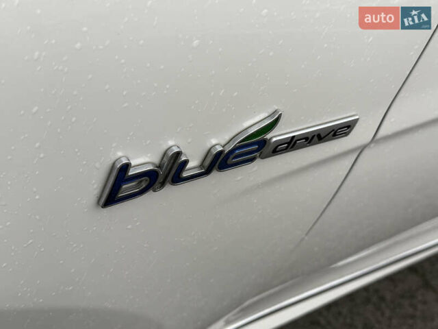 Белый Хендай Соната, объемом двигателя 2.36 л и пробегом 150 тыс. км за 10300 $, фото 5 на Automoto.ua