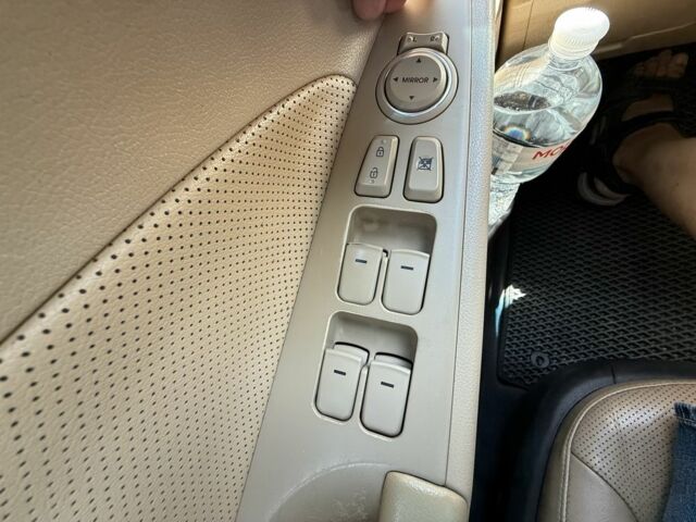 Белый Хендай Соната, объемом двигателя 2.4 л и пробегом 368 тыс. км за 7900 $, фото 18 на Automoto.ua