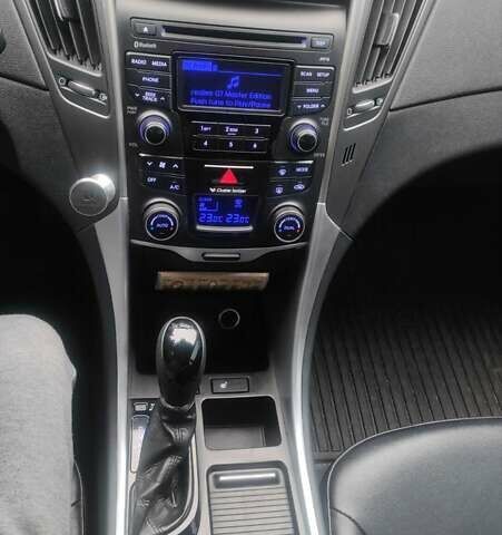 Белый Хендай Соната, объемом двигателя 2 л и пробегом 208 тыс. км за 8500 $, фото 13 на Automoto.ua